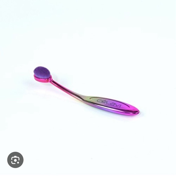 Rainbow Toothbrush shaped foundation brush - Picture 3 of 6